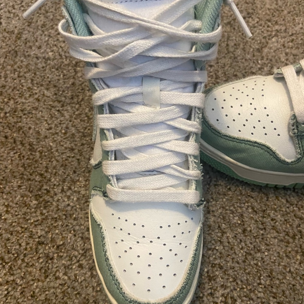 Women’s 5.5 High Dunks 1985